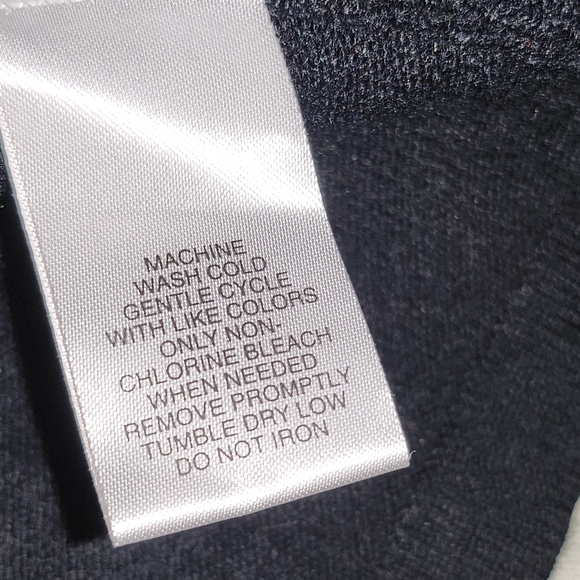 Geometric Black and White Turtleneck Sweater - Picture 7 of 8